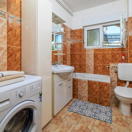 Leonarda Apartmán Jadranovo